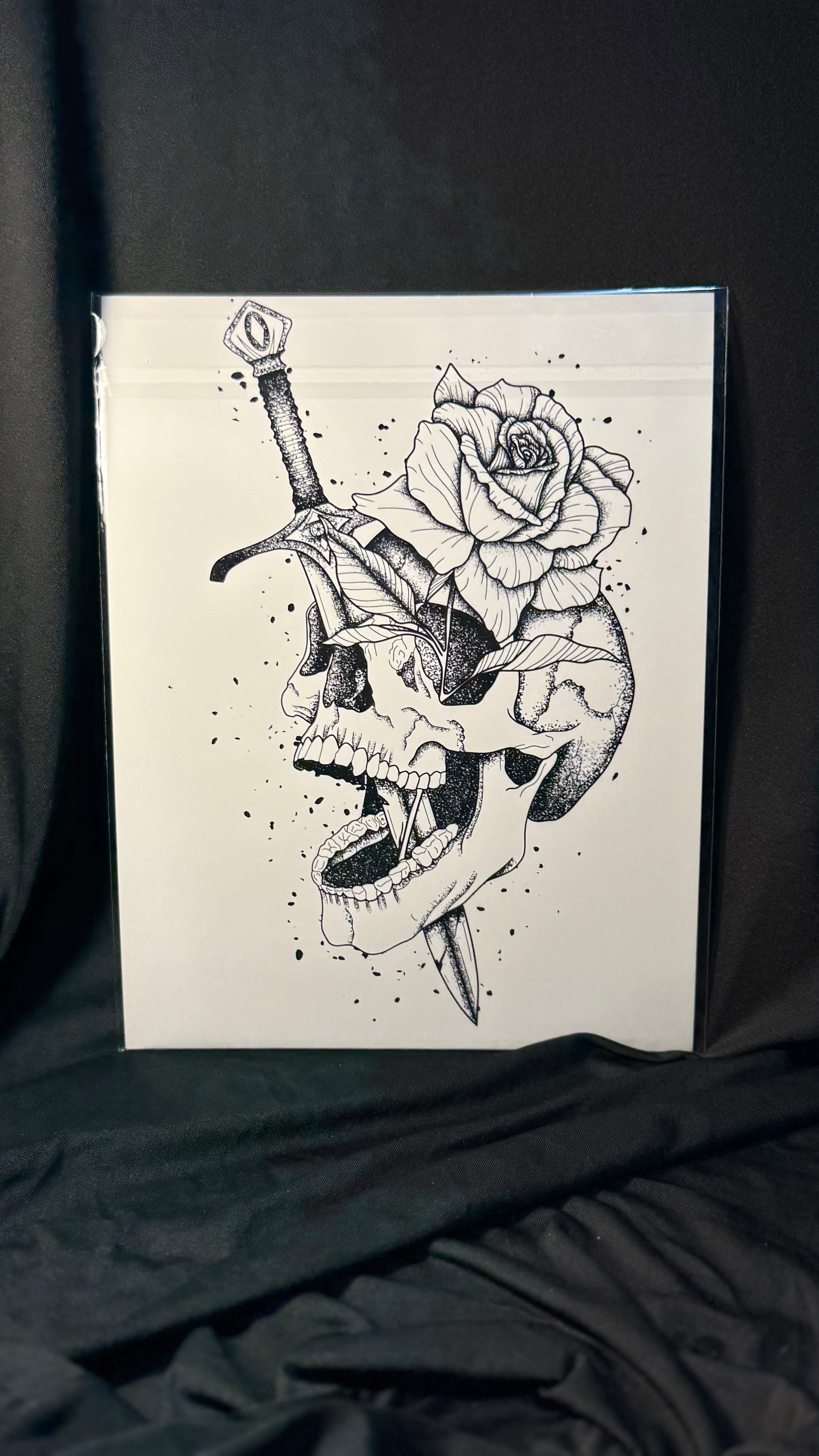 Skull n dagger print